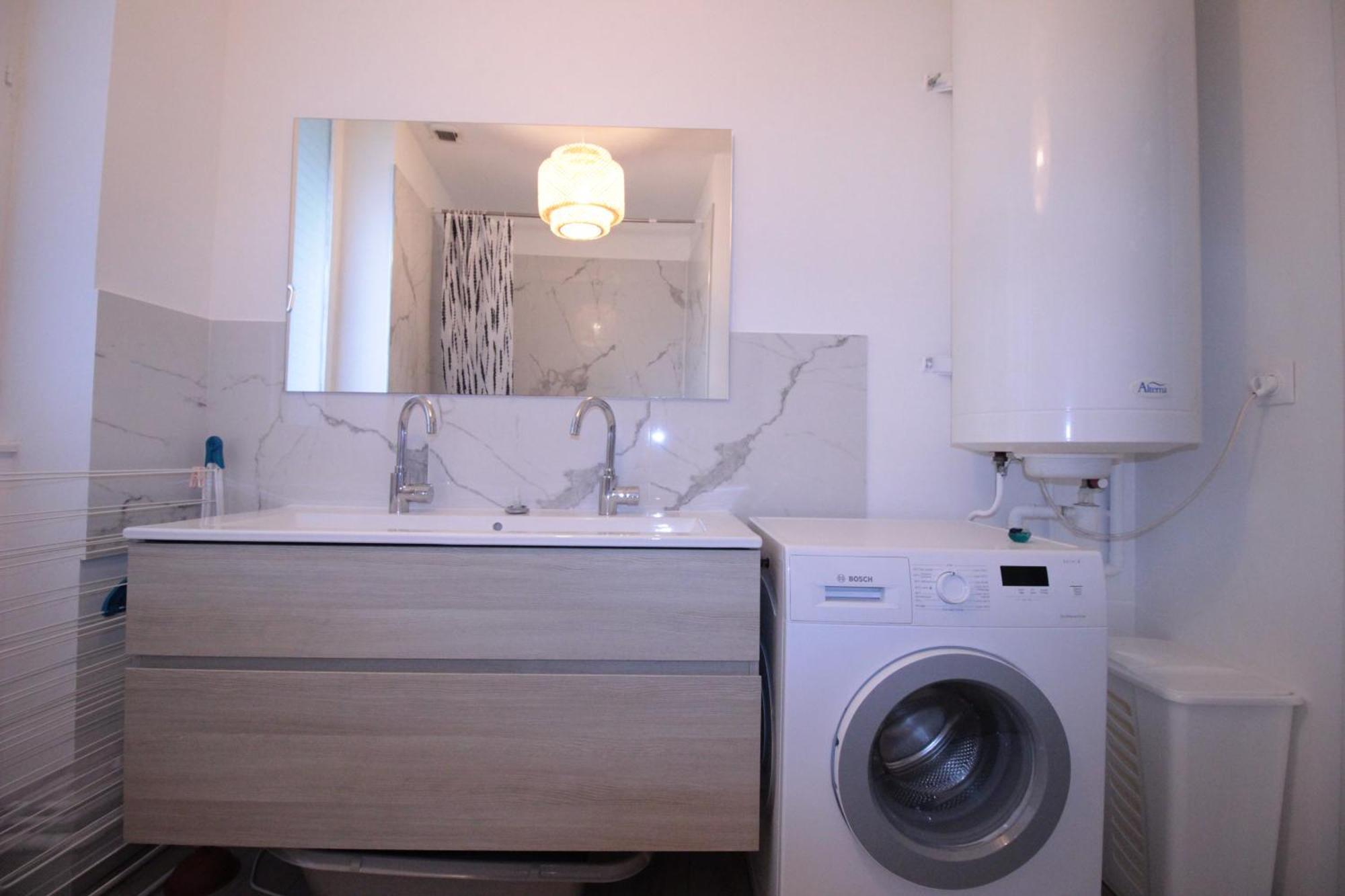 Logement Neuf "Meuse" - Hyper Centre - Parking Proche - Proche Gare - 4 Chambres - Terrasse Couverte - Wifi ! Gere Par Prestazen'Services Verdun Zewnętrze zdjęcie