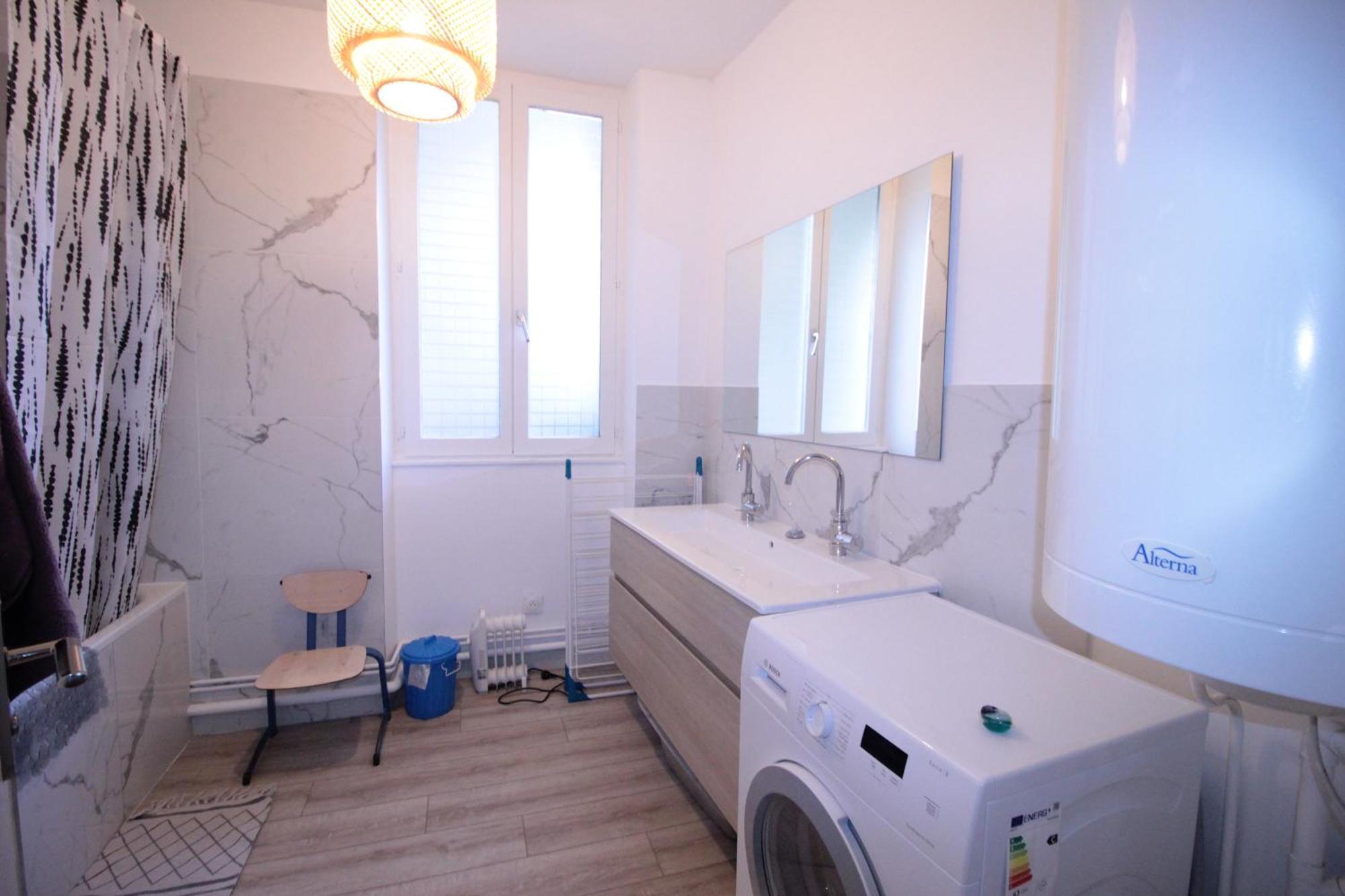 Logement Neuf "Meuse" - Hyper Centre - Parking Proche - Proche Gare - 4 Chambres - Terrasse Couverte - Wifi ! Gere Par Prestazen'Services Verdun Zewnętrze zdjęcie
