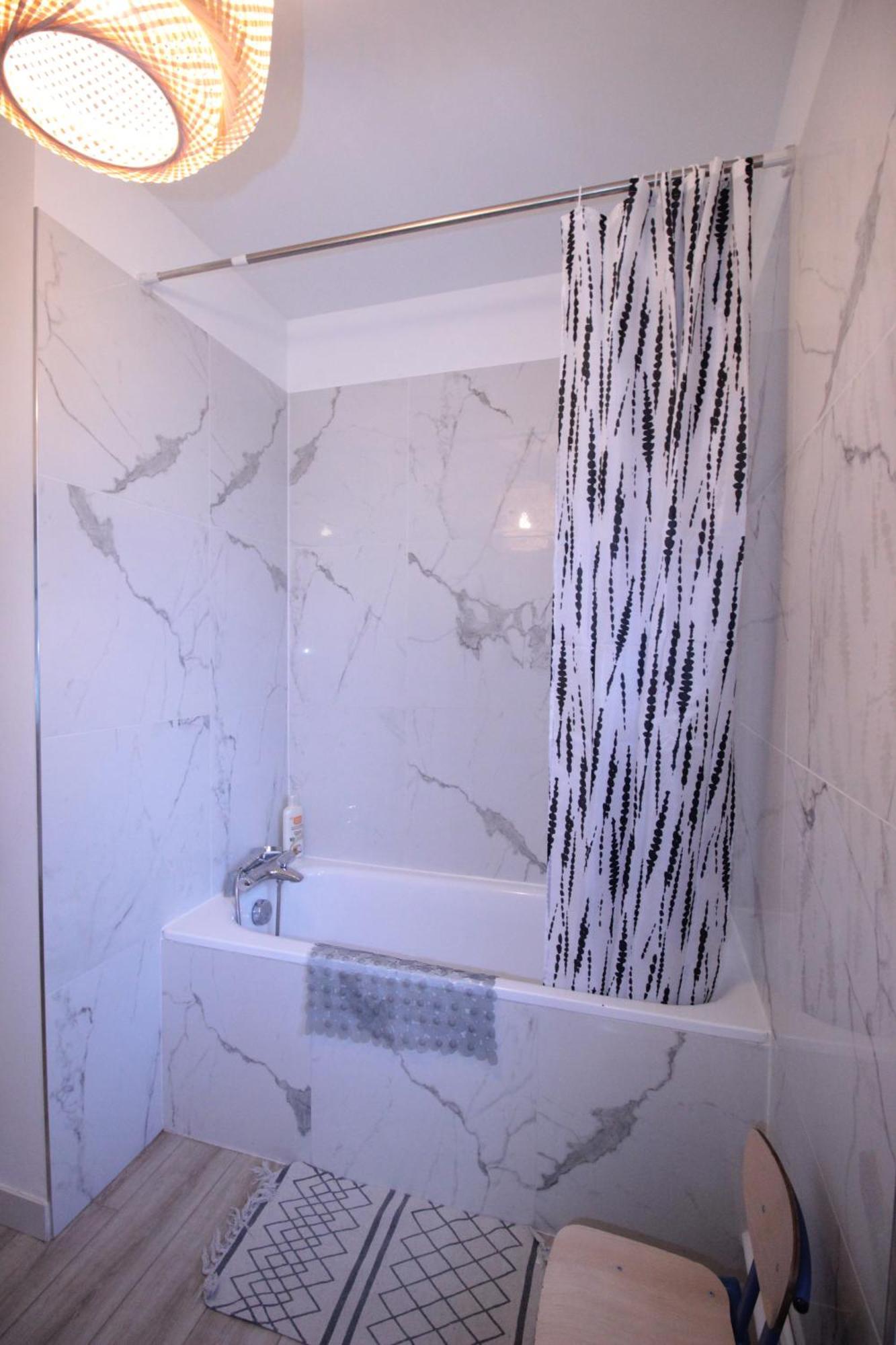 Logement Neuf "Meuse" - Hyper Centre - Parking Proche - Proche Gare - 4 Chambres - Terrasse Couverte - Wifi ! Gere Par Prestazen'Services Verdun Zewnętrze zdjęcie